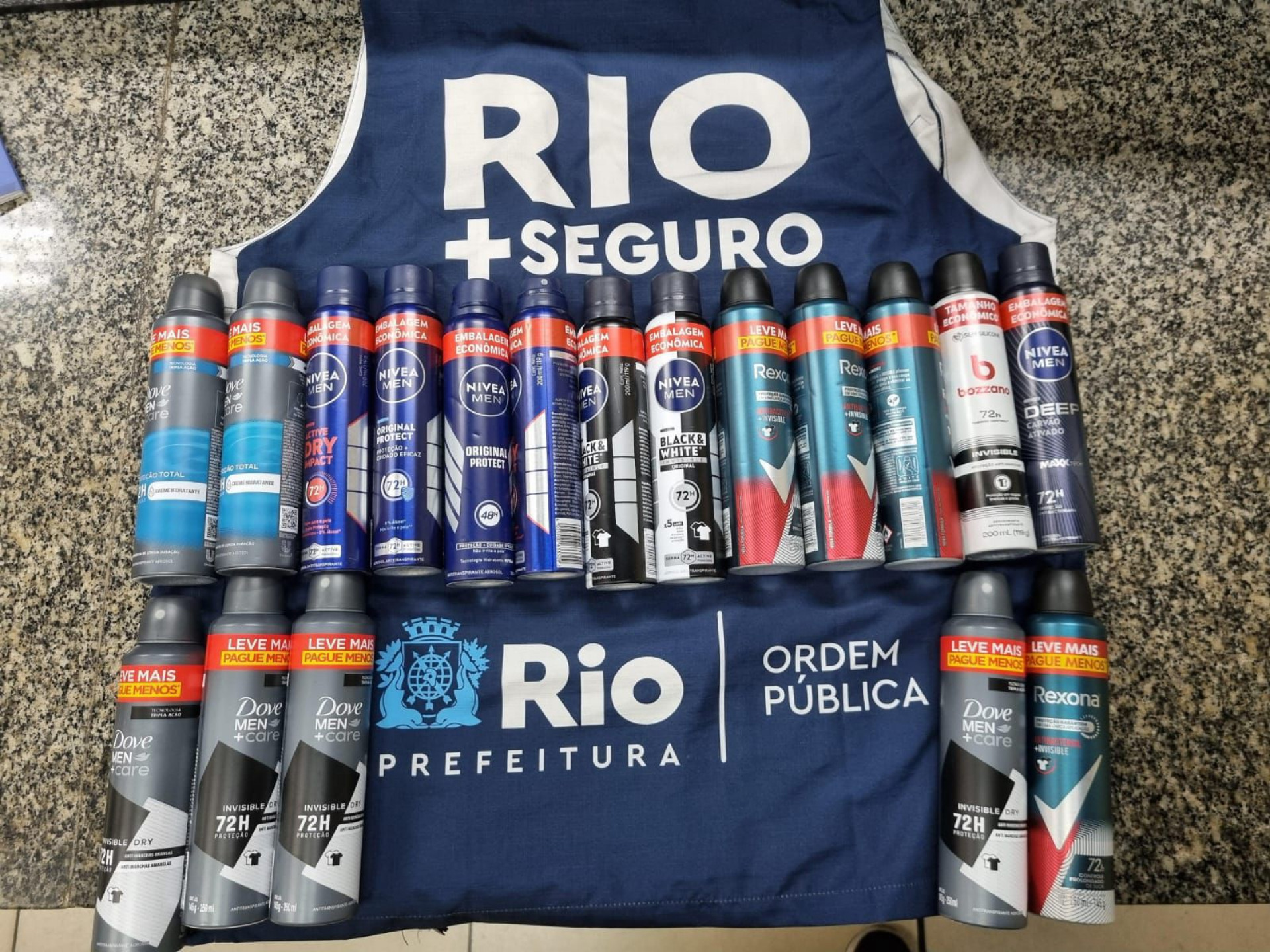 Agentes capturaram o homem com cerca de 20 frascos de desodorante - Reprodu&ccedil;&atilde;o