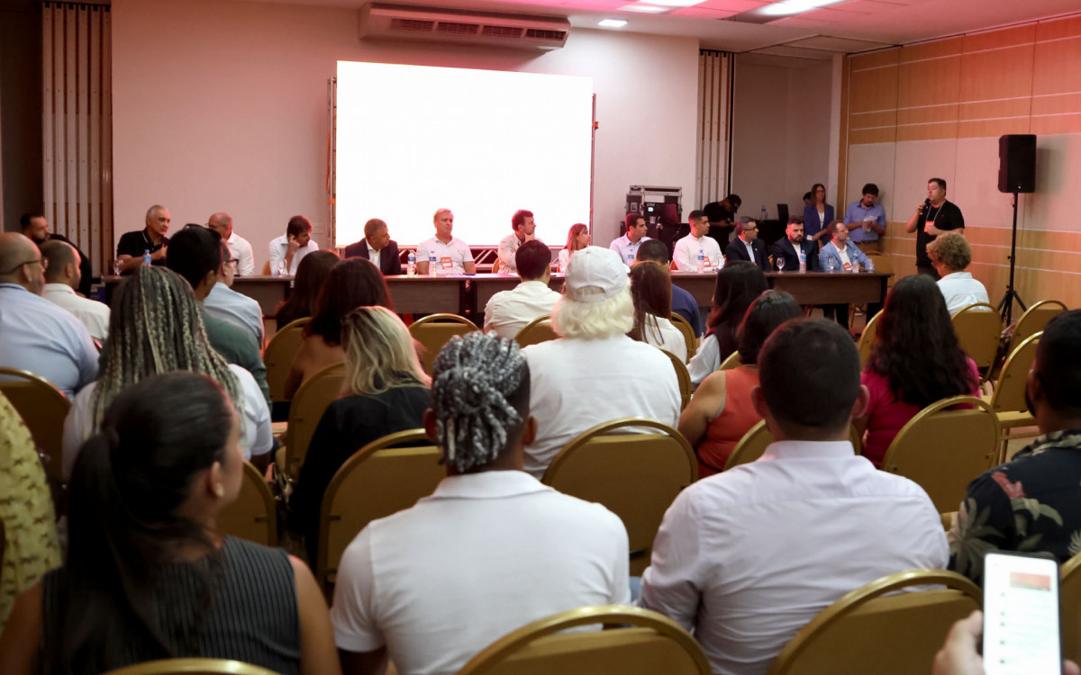 Prefeito de Macaé e lideranças da Costa do Sol firmam compromisso com o avanço do turismo regional no lançamento do Programa Novas Rotas, em Búzios