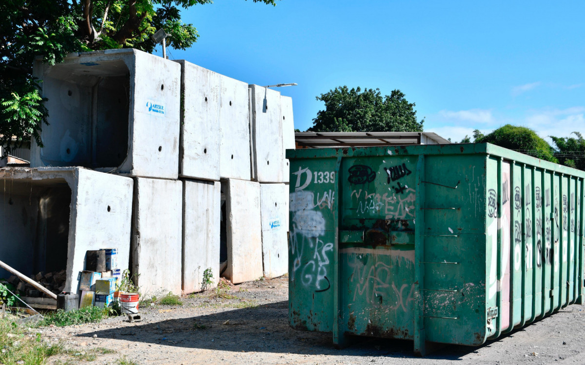 No centro de reciclagem foram encontrados diversos materiais de obras