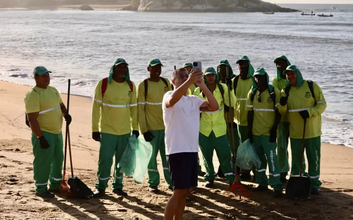 Prefeito Dr. Serginho (PL), participa de um mutirão de limpeza no Pontal de Santo Antônio