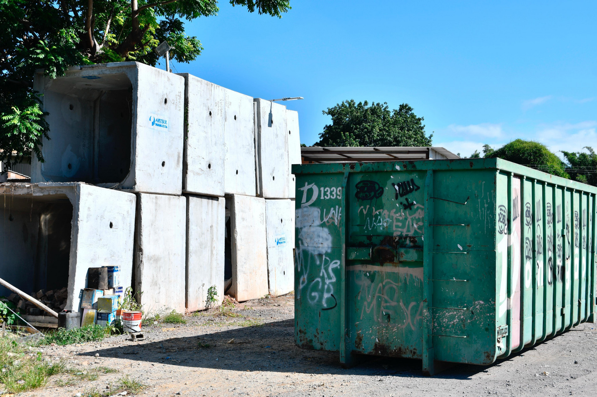 No centro de reciclagem foram encontrados diversos materiais de obras - Jeovani Campos / PMBR