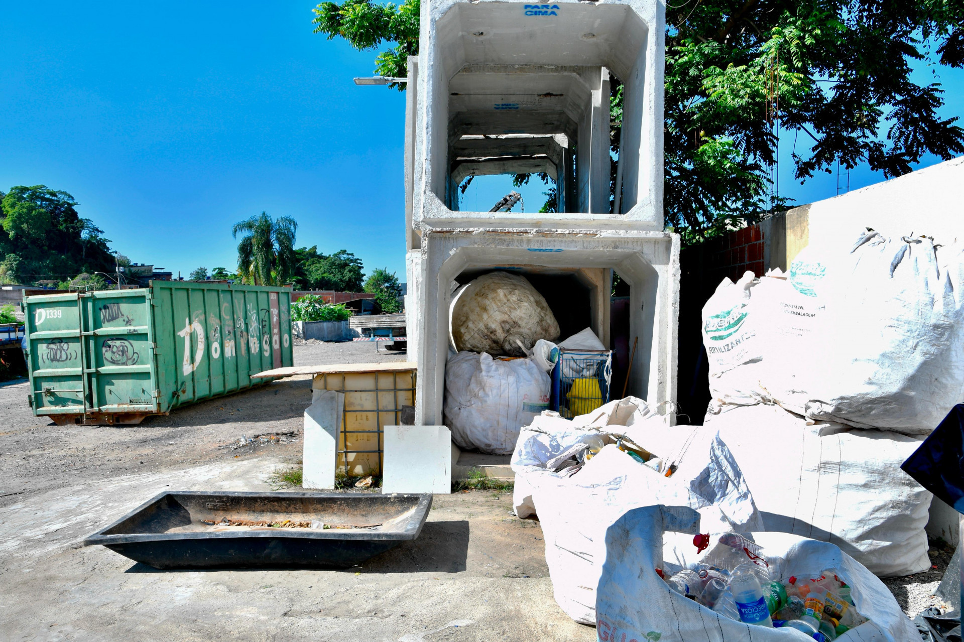 Fiscais encontraram materiais, mas o dono n&atilde;o tinha notas e documenta&ccedil;&atilde;o - Jeovani Campos / PMBR