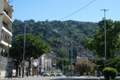 Tráfico força fechamento de 12 Clínicas da Família na capital por dia em 2025