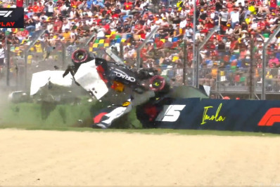 Companheiro de Verstappen na Red Bull bate em treino e capota carro; veja o vídeo