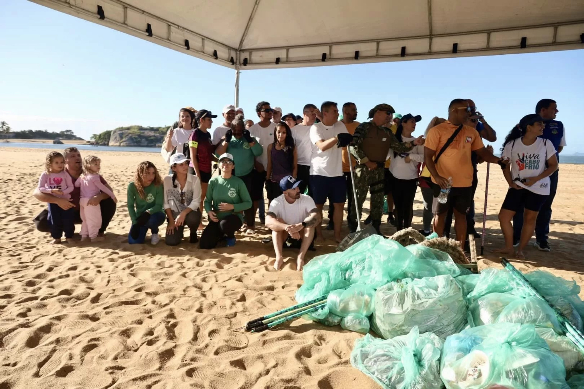 Prefeito Dr. Serginho (PL), participa de um mutir&atilde;o de limpeza no Pontal de Santo Ant&ocirc;nio - Ascom