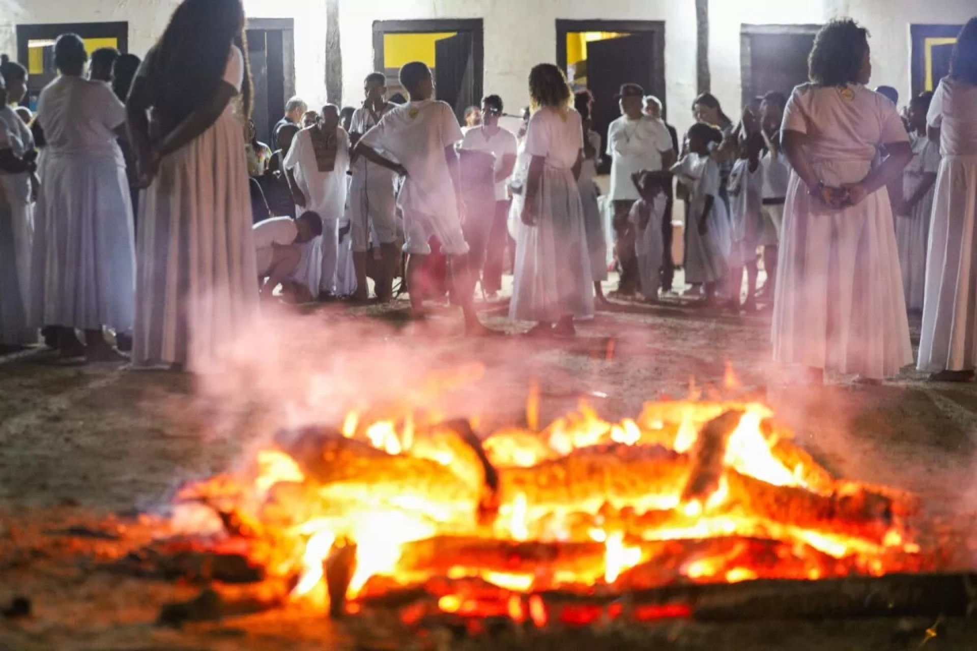 Comunidade reunida celebra heran&ccedil;a quilombola com f&eacute;, m&uacute;sica e o sabor da feijoada na Casa de Artes de Machadinha - Foto: Divulga&ccedil;&atilde;o