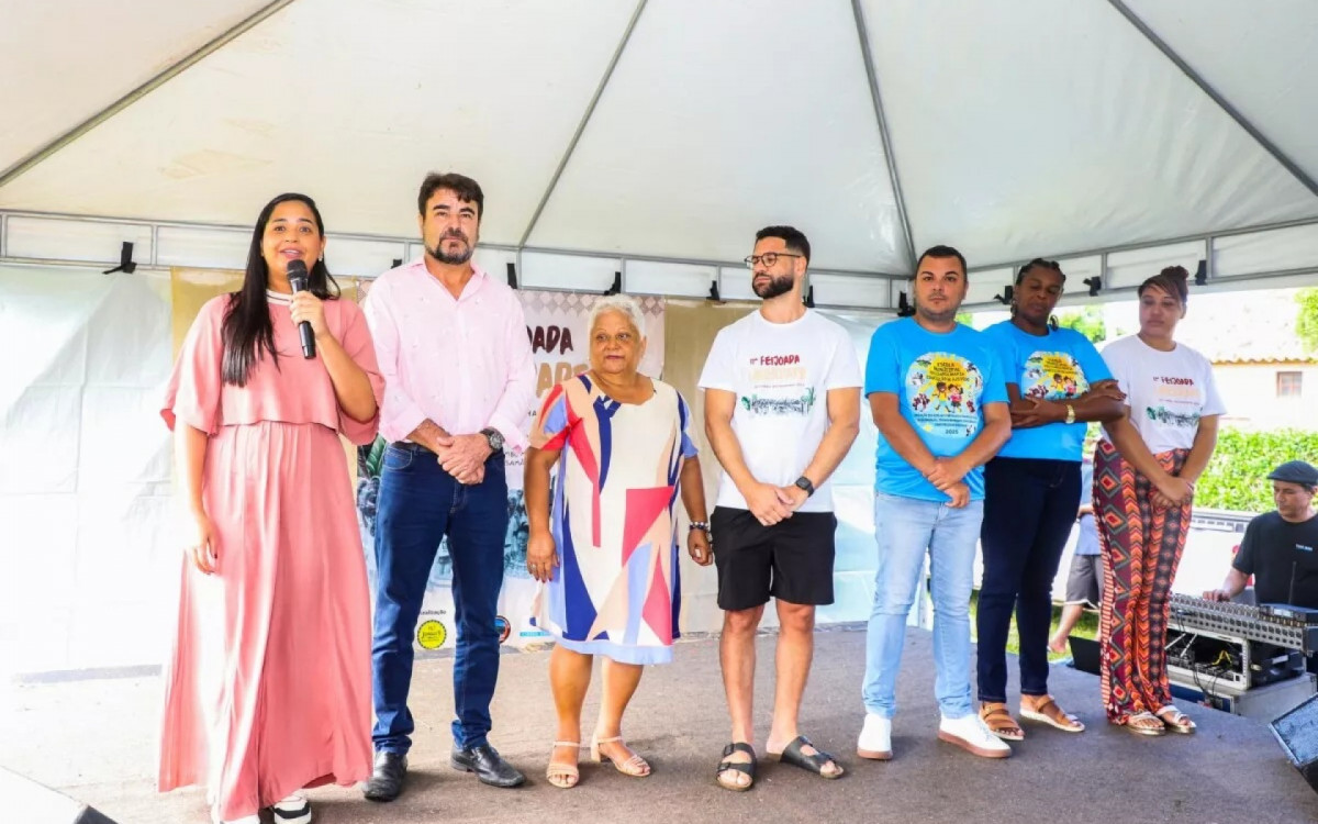 Comunidade reunida celebra herança quilombola com fé, música e o sabor da feijoada na Casa de Artes de Machadinha