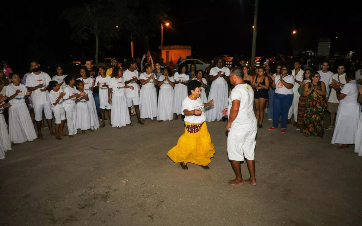 Comunidade reunida celebra herança quilombola com fé, música e o sabor da feijoada na Casa de Artes de Machadinha