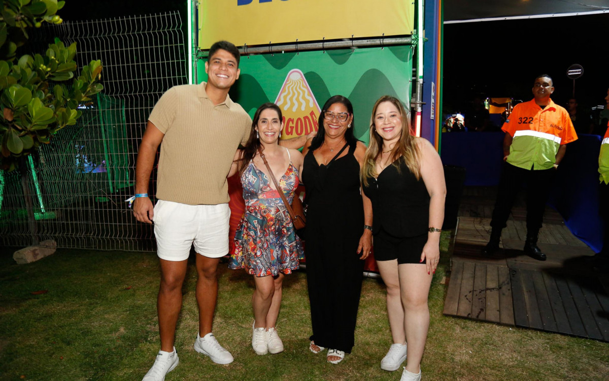 Os ex-BBBs Guilherme Vilar, Dani Hypólito, Joselma e a filha, Letícia - Paulo Tauil/BrazilNews