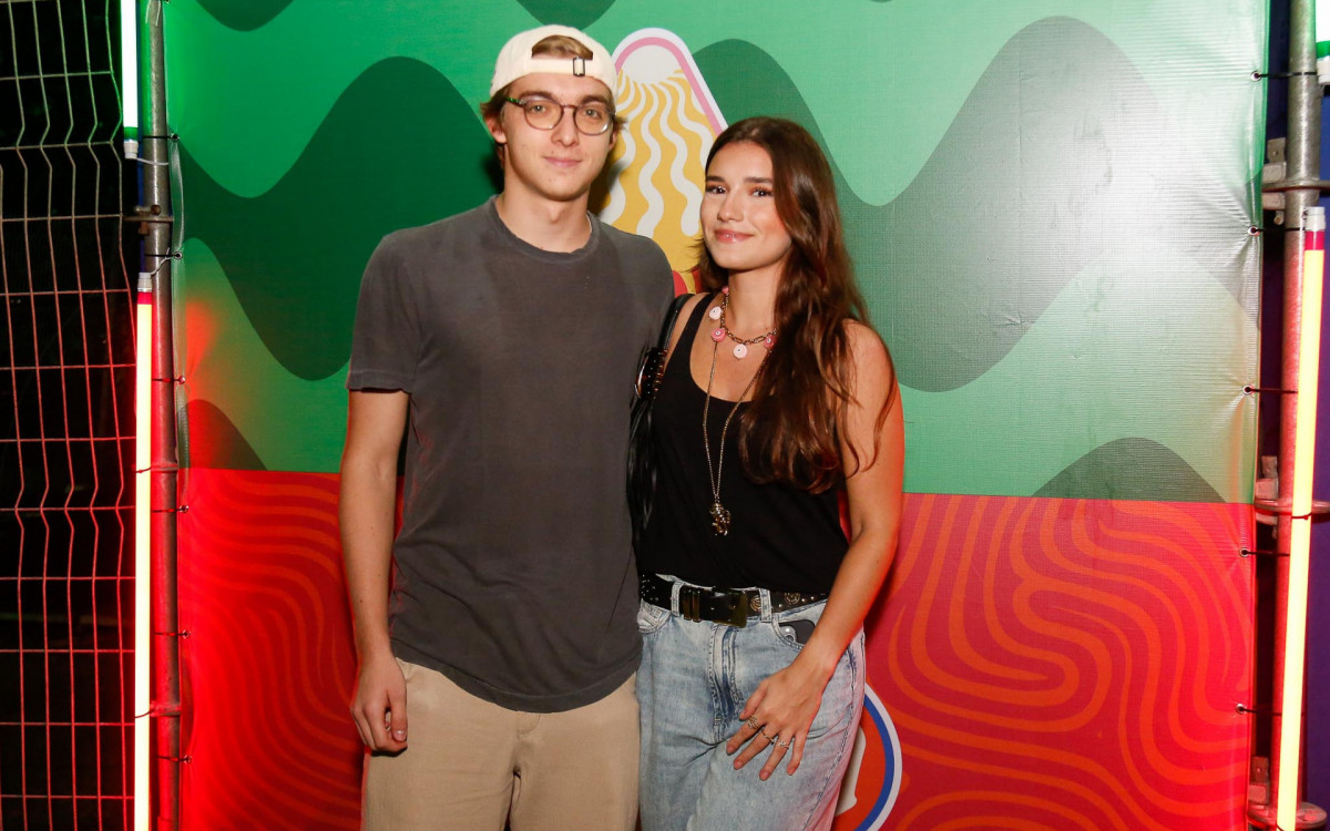 Joaquim Huck e a namorada, Manoela Esteves curtem o evento Capital do Samba - Paulo Tauil/BrazilNews