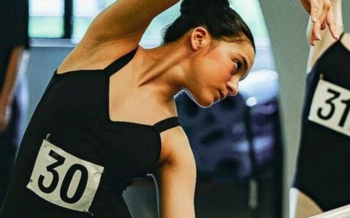 Vitoria Silva, 17 anos, &eacute; bailarina profissional e atua em festivais de dan&ccedil;a e bal&eacute;s  por todo o pa&iacute;s 