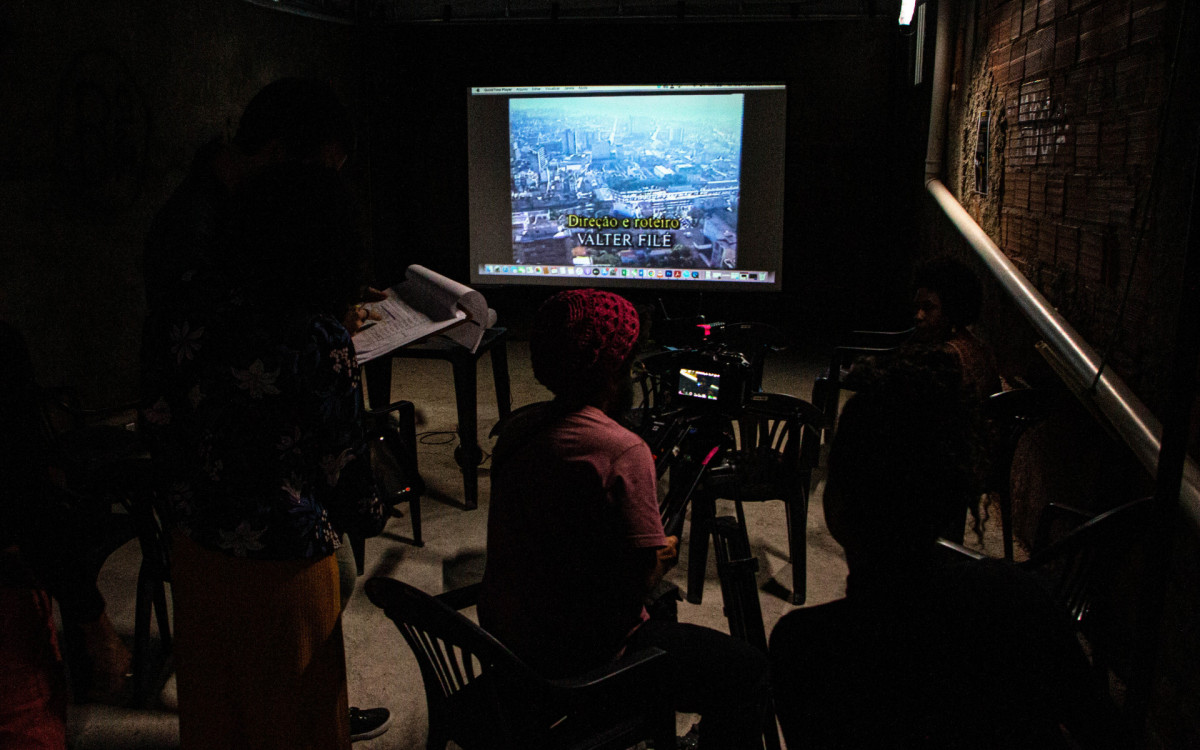 O projeto foi financiado com recursos da Lei Paulo Gustavo por meio de edital municipal da prefeitura de Nilópolis e contou com a parceria do coletivo BaixadaCine e do CECIP 