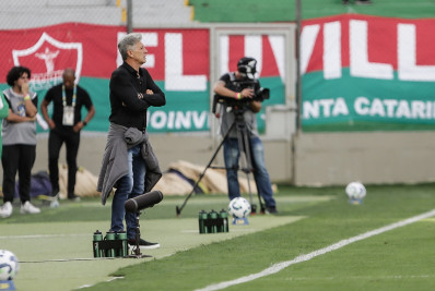 Renato vê Fluminense merecedor de vitória e admite que Hércules teve 'probleminha'