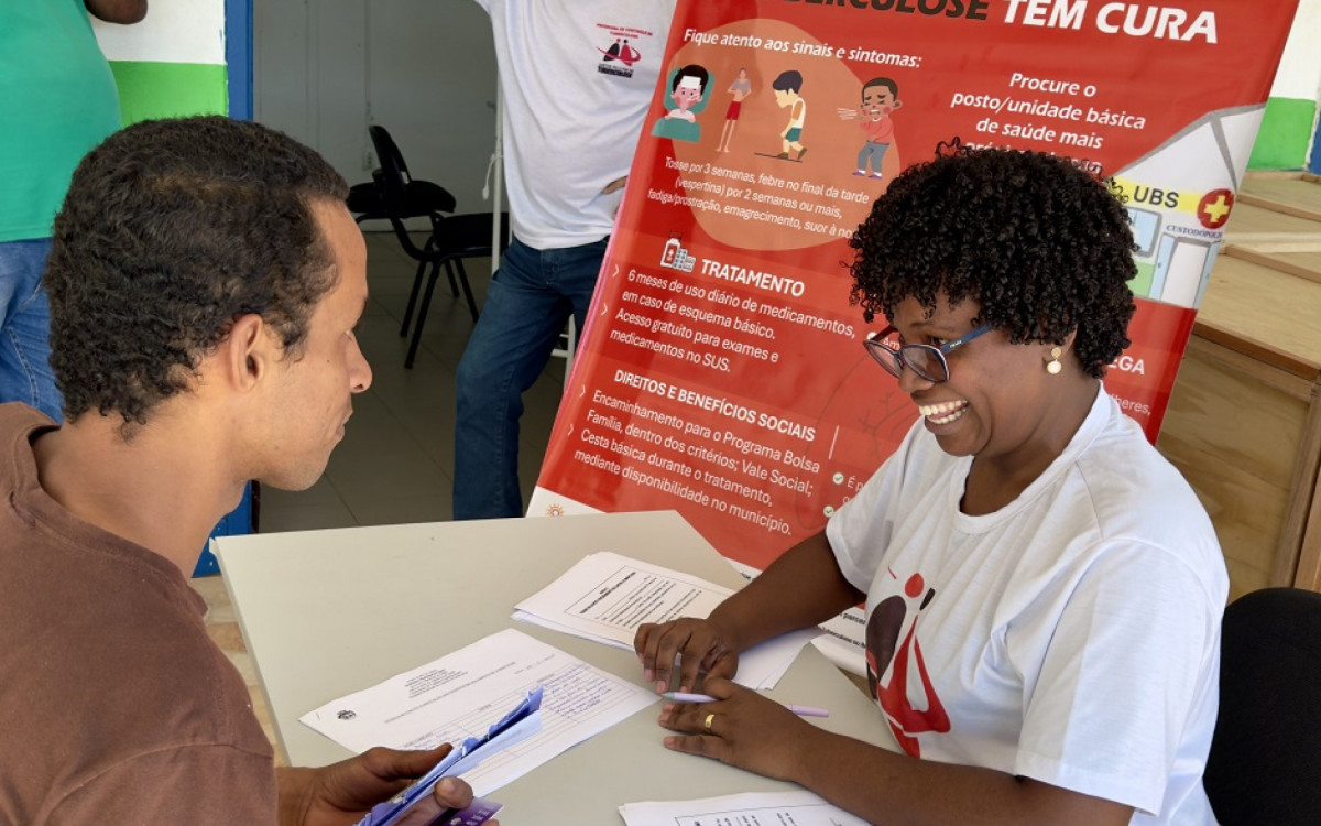 Felipe Soares, de 29 anos, morador do bairro Eucaliptos, compartilhou sua trajetória marcada pelo preconceito e pela dificuldade inicial em aderir ao tratamento
