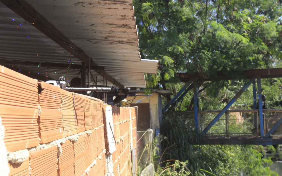 Polícia Civil busca envolvidos na morte de agente da Core baleado na Cidade de Deus