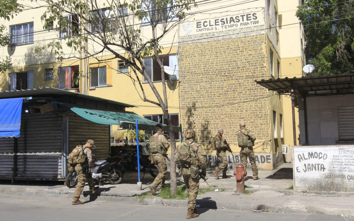 Polícia Civil busca envolvidos na morte de agente da Core baleado na Cidade de Deus