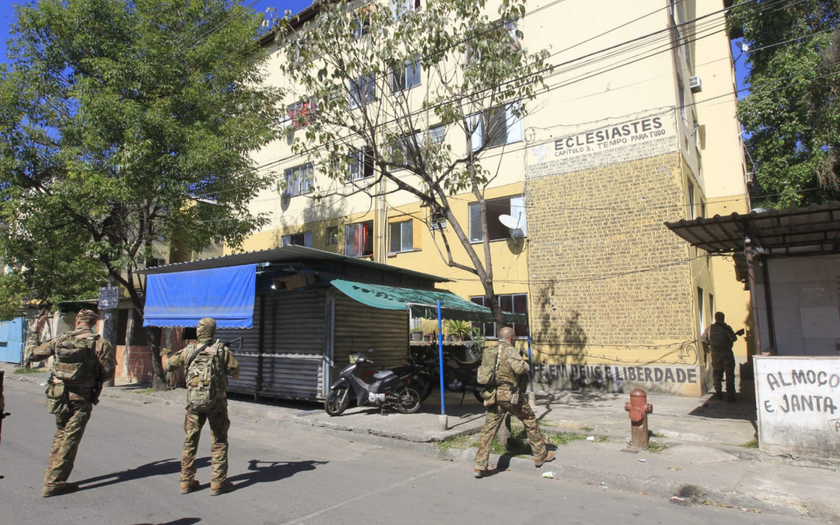Polícia Civil busca envolvidos na morte de agente da Core baleado na Cidade de Deus