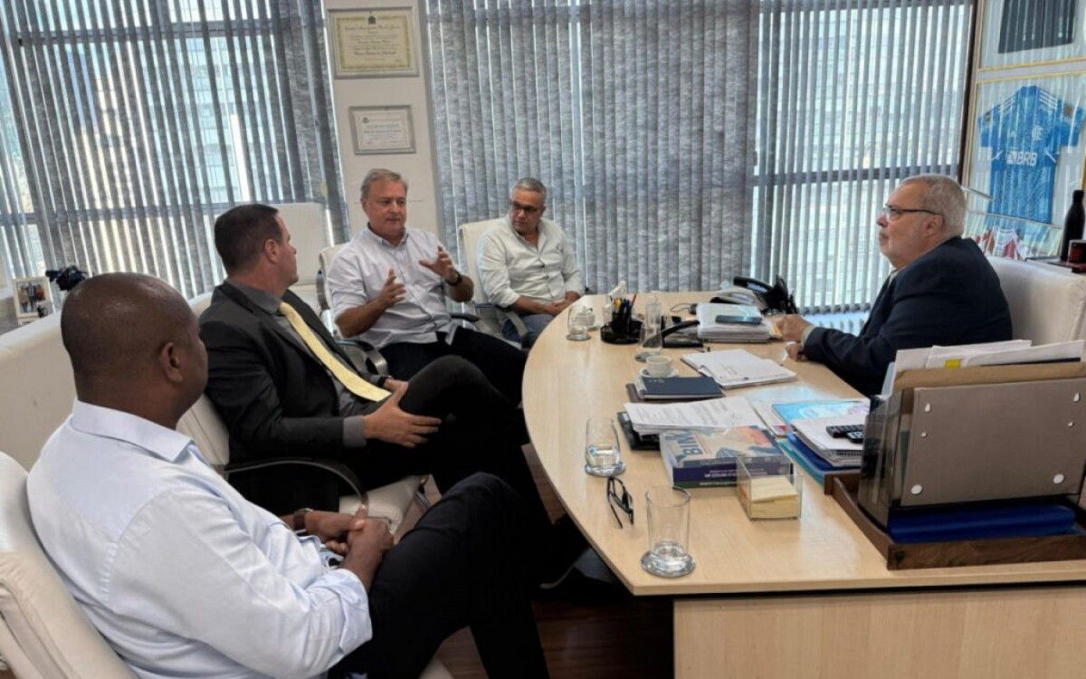 Reunião sobre a liberação de R$ 8 milhões para o início das obras licitadas no bairro Boa Vista, nas ruas ainda não pavimentadas