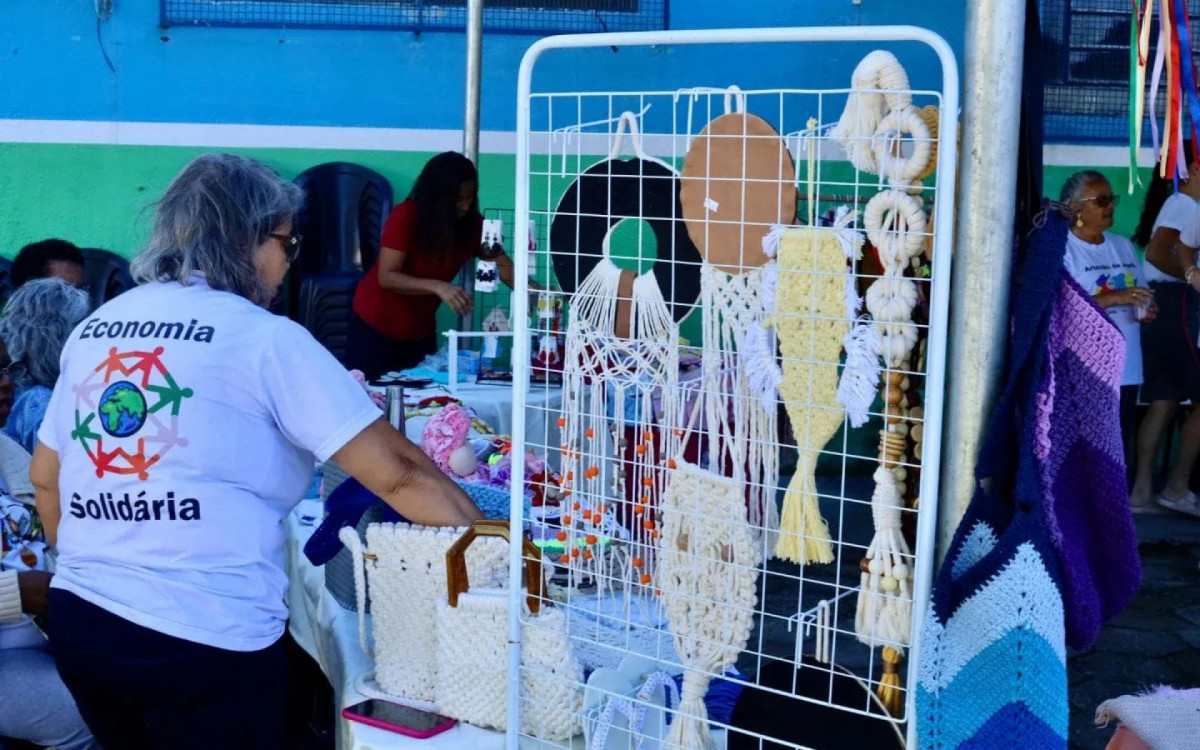 Durante o evento, artesãs da Economia Solidária expuseram seus trabalhos