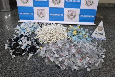 PM apreende grande quantidade de drogas em Queimados