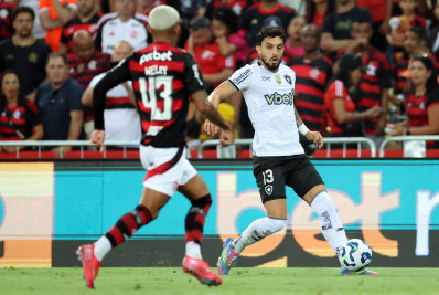Alex Telles aponta evolução do Botafogo, que vive melhor sequência com Paiva