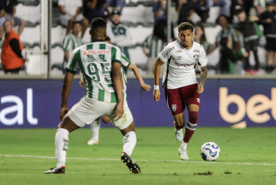 Recuperado de lesão no joelho, Riquelme volta a ganhar minutos no Fluminense