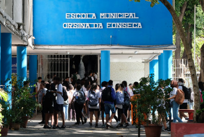 Lula assina decreto que cria Prêmio Nacional da Educação