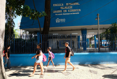 Aluno esfaqueia professor dentro de escola na Tijuca