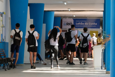 Alunos de escola que pegou fogo na Tijuca retornam às aulas em outra unidade: ‘Bem recebidos’