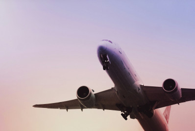 Venezuela suspende voos com Colômbia após denunciar chegada de 'mercenários'