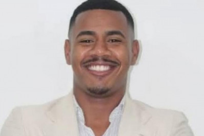 Amigos lamentam morte de jovem baleado em bar de Nova Iguaçu: 'Lugar errado, hora errada'