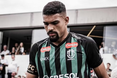 Árbitro alega que zagueiro pediu para levar cartão amarelo no banco em jogo da Série C