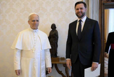 Trump escreveu carta ao papa Leão XIV para convidá-lo à Casa Branca