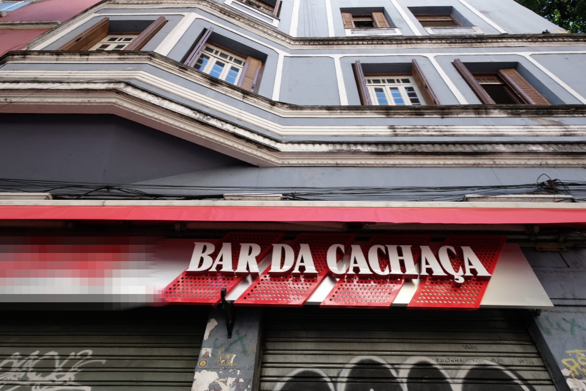 Frequentadores do Bar da Cacha&ccedil;a, na Avenida Mem de S&aacute;, repercutiram mudan&ccedil;a no letreiro nas redes sociais - Pedro Teixeira / Arquivo O Dia