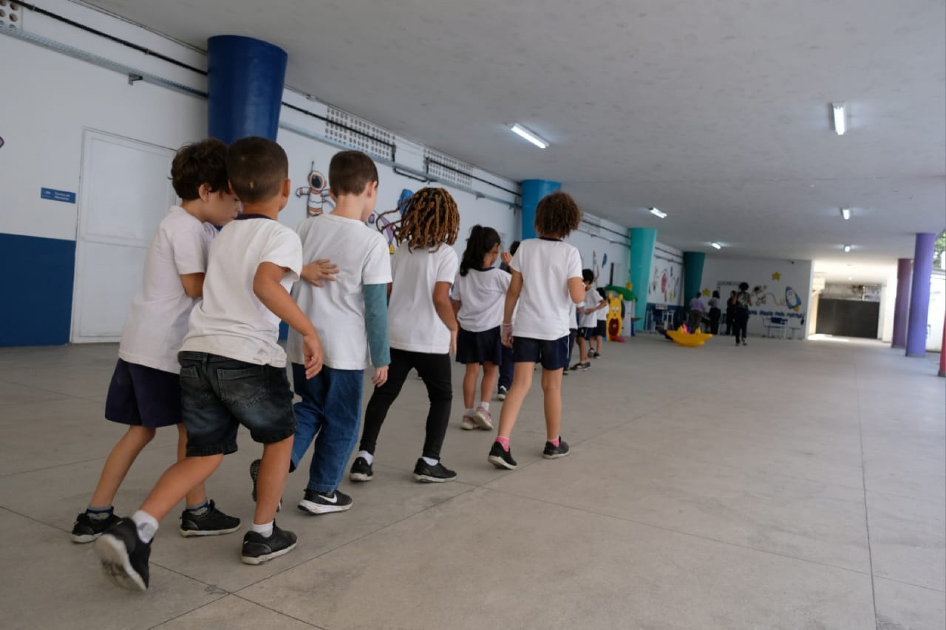 Cerca de 120 alunos da Escola Municipal Leitão da Cunha foram realocados para a Orsina da Fonseca após incêndio - Pedro Teixeira/ Agência O Dia