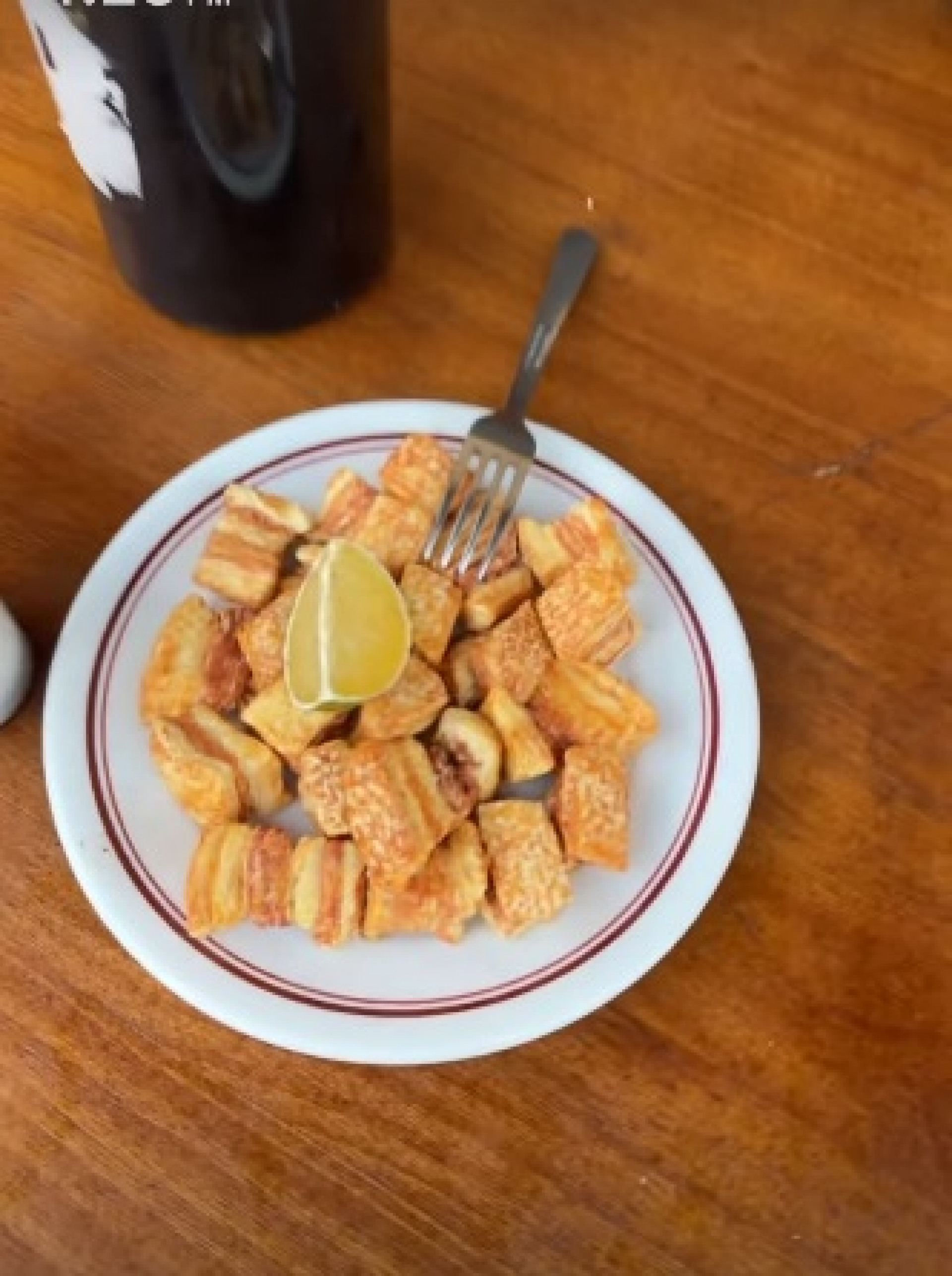 Clara Moneke exibiu petisco falso nas redes sociais - Reprodução/Instagram