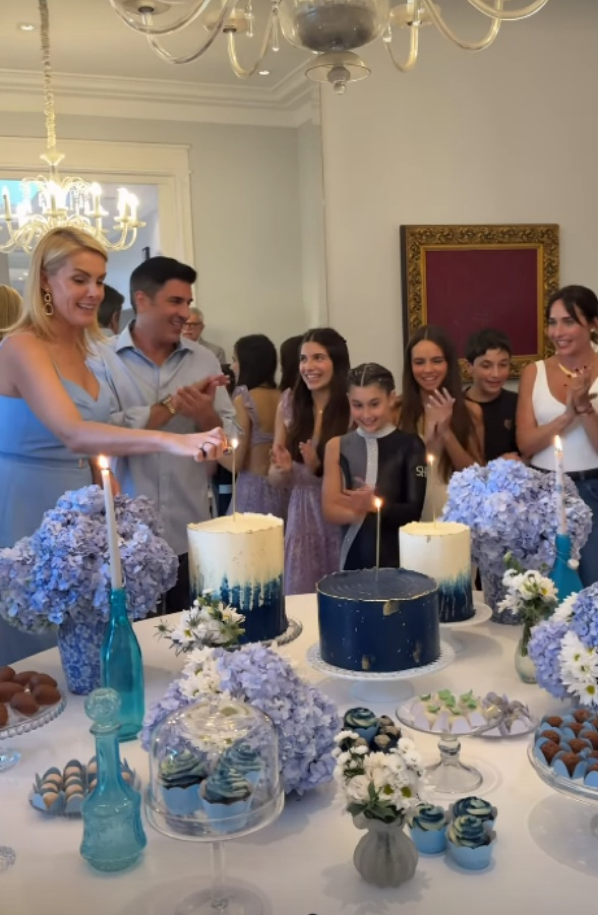 O apresentador ganhou uma festa surpresa - Reprodução/Instagram