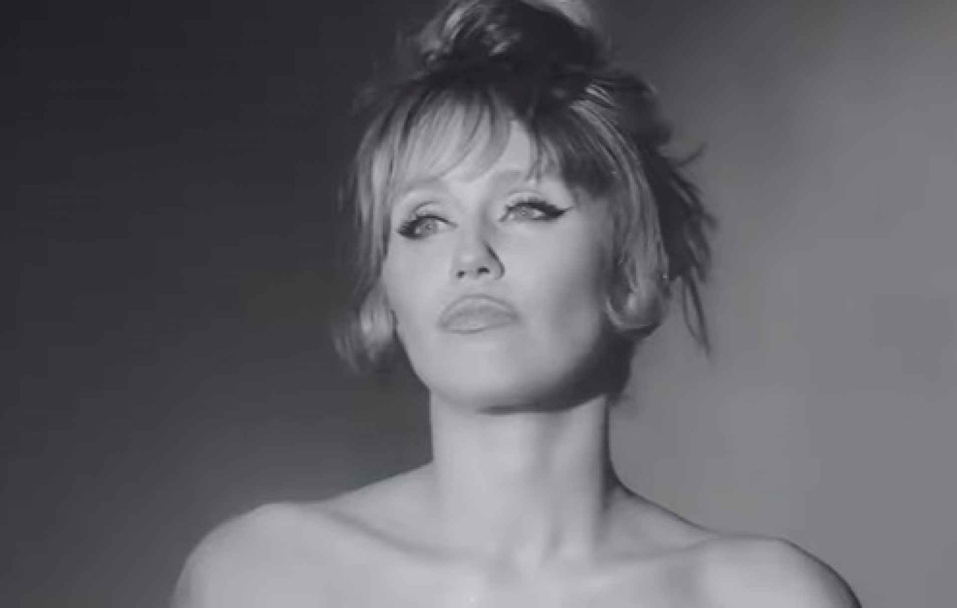 Miley Cyrus divulgou pr&eacute;via do novo &aacute;lbum  - Reprodu&ccedil;&atilde;o de V&iacute;deo