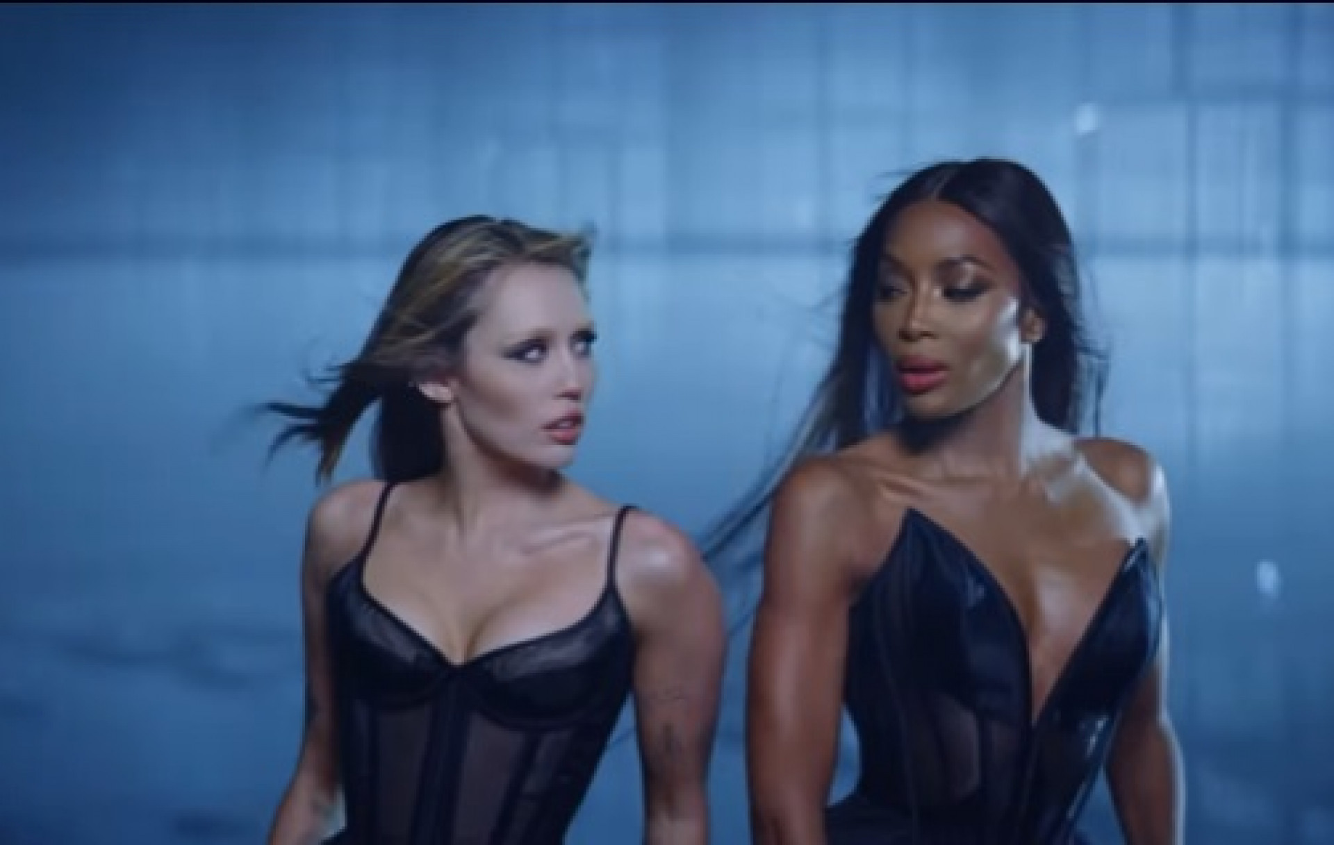 Naomi Campbell participa do novo álbum de Miley Cyrus - Reprodução de Vídeo