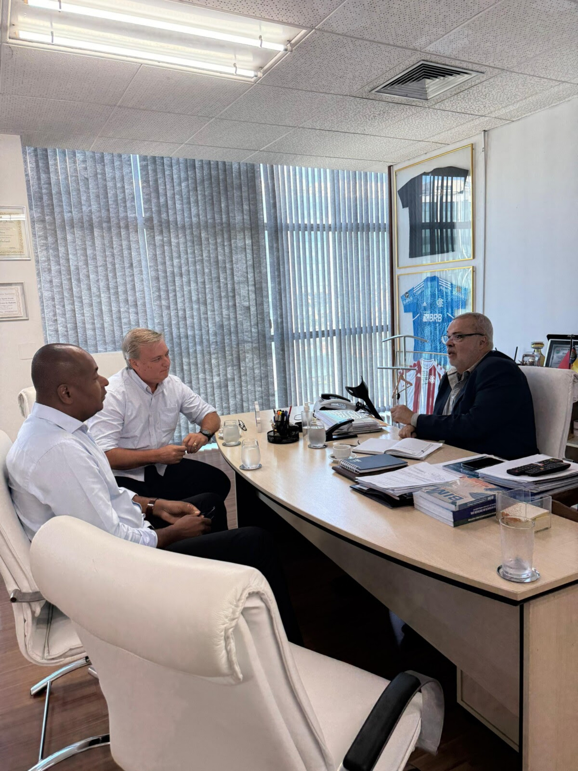 Prefeito Alexandre Martins, vice-prefeito e secretário de Obras, Leandro Pereira, e o secretário de Estado de Infraestrutura e Obras Públicas, Uruan Andrade