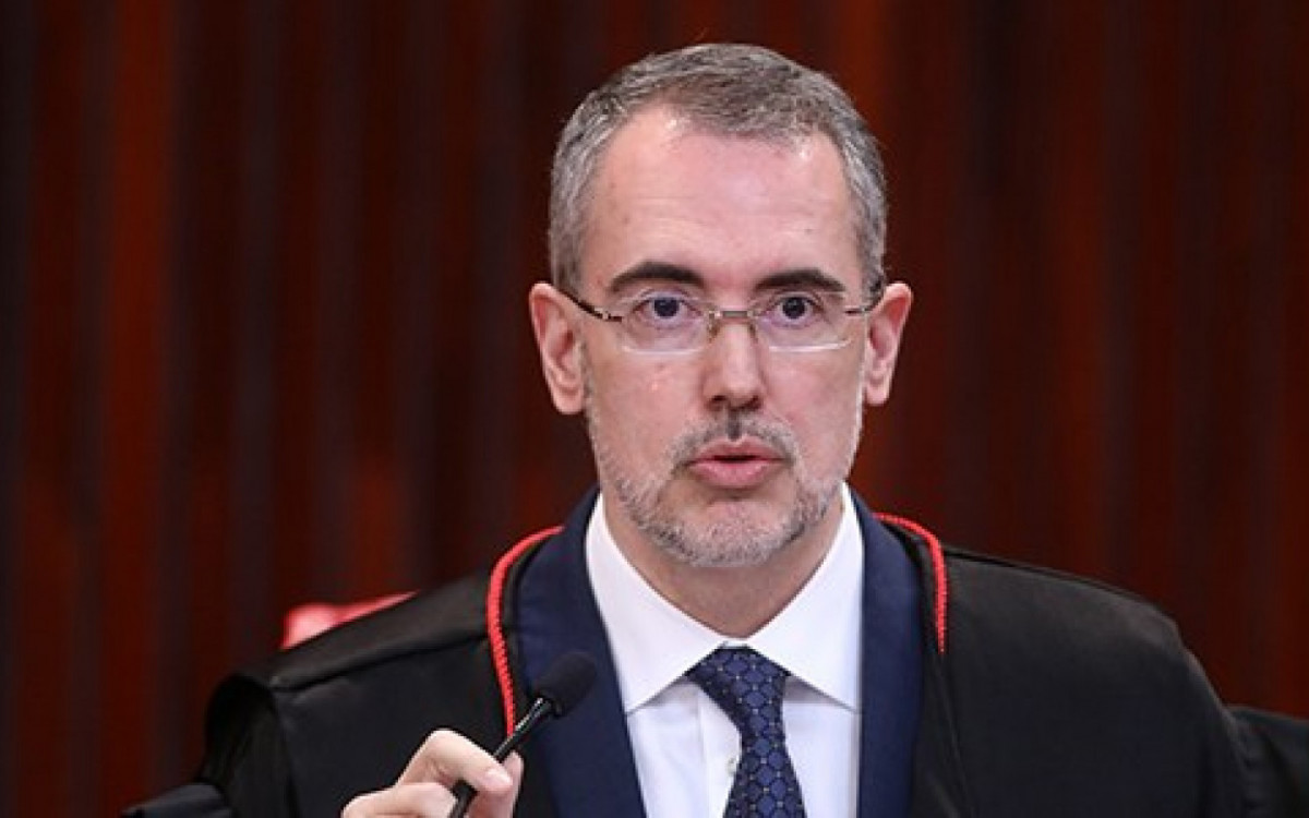 O ministro Ramos Tavares que confirmou o indeferimento?da candidatura de Luiz Eduardo Santos de Araújo (PL) ao cargo de vereador em Belford Roxo nas Eleições 2024