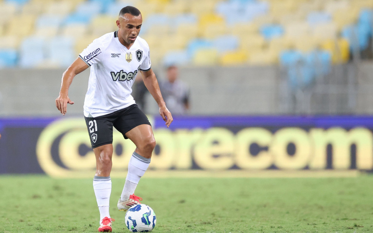 Marçal em ação no clássico entre Flamengo e Botafogo