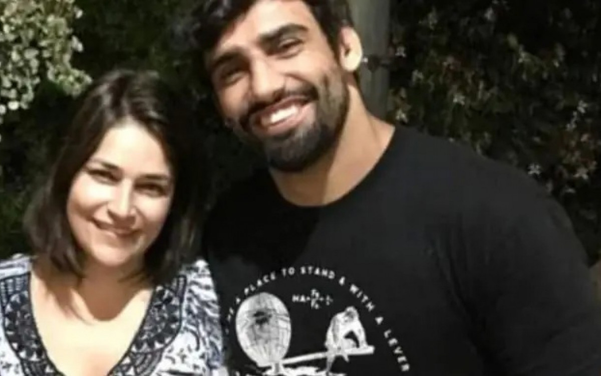 Fátima Lo ao lado do filho e lenda Leandro Lo, um dos maiores nomes do Jiu-Jitsu 


