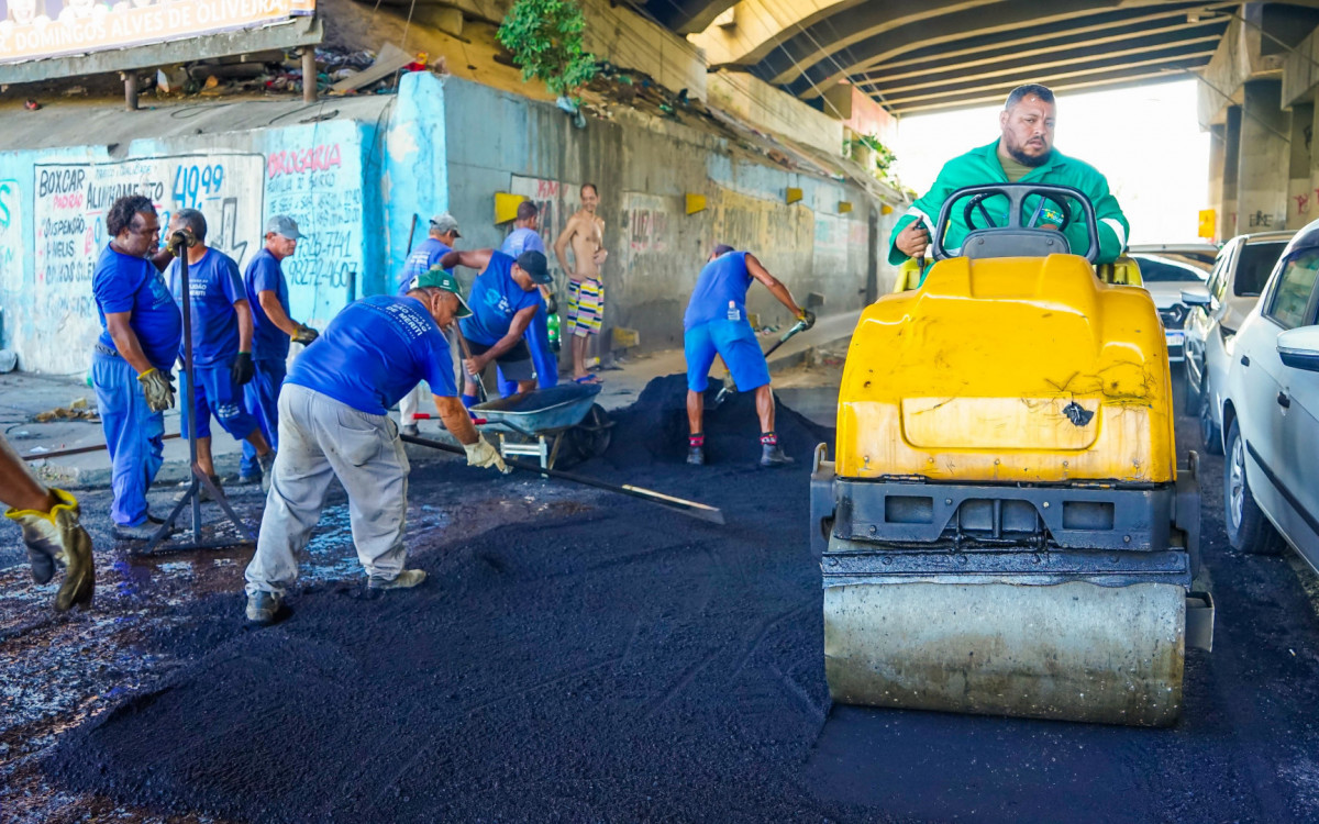Prefeitura de Meriti segue com Operação Asfalto Liso em Coelho da Rocha
