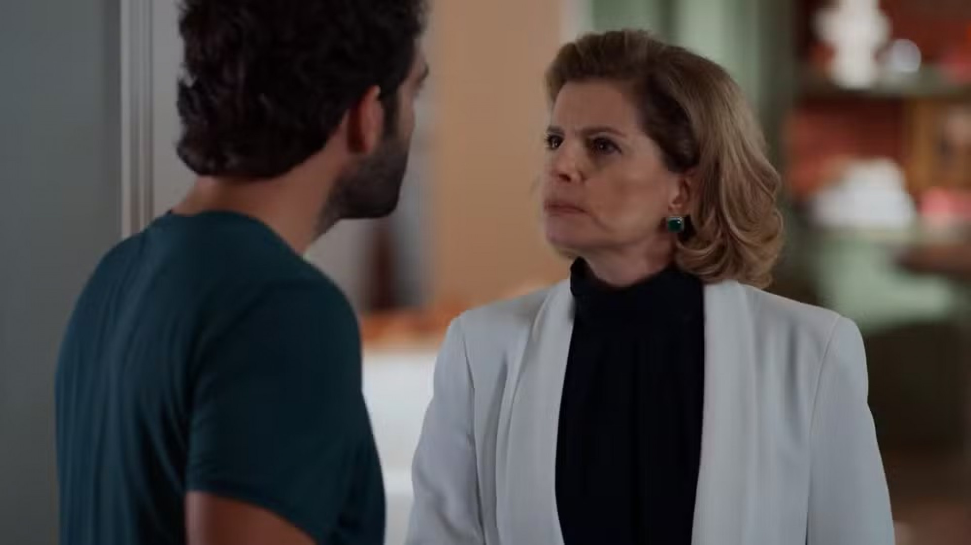 Odete Roitman (Débora Bloch) humilha Afonso (Humberto Carrão) em 'Vale Tudo' - Reprodução/Globo