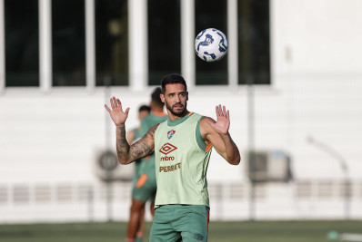 Depois de rescindir com o Fluminense, Renato Augusto avalia encerrar carreira