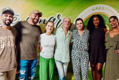 Ney Matogrosso visita barracão da Imperatriz e conhece detalhes do enredo