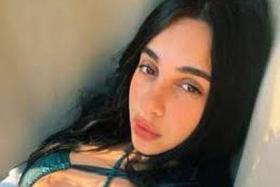 Influencer brasileira de 19 anos e o namorado são presos com R$ 38 mil em drogas na Irlanda