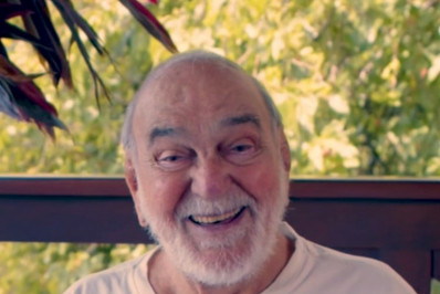 Lima Duarte relembra resistência ao primeiro beijo exibido na televisão brasileira: 'Foi uma luta'