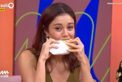 Sophie Charlotte recria cena do pão de 'Ti Ti Ti' no 'Sem Censura'
